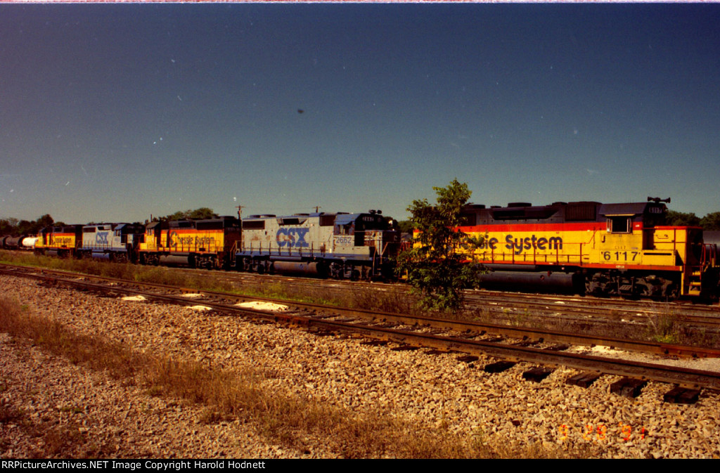 CSX 6117 and other Geeps in the yard